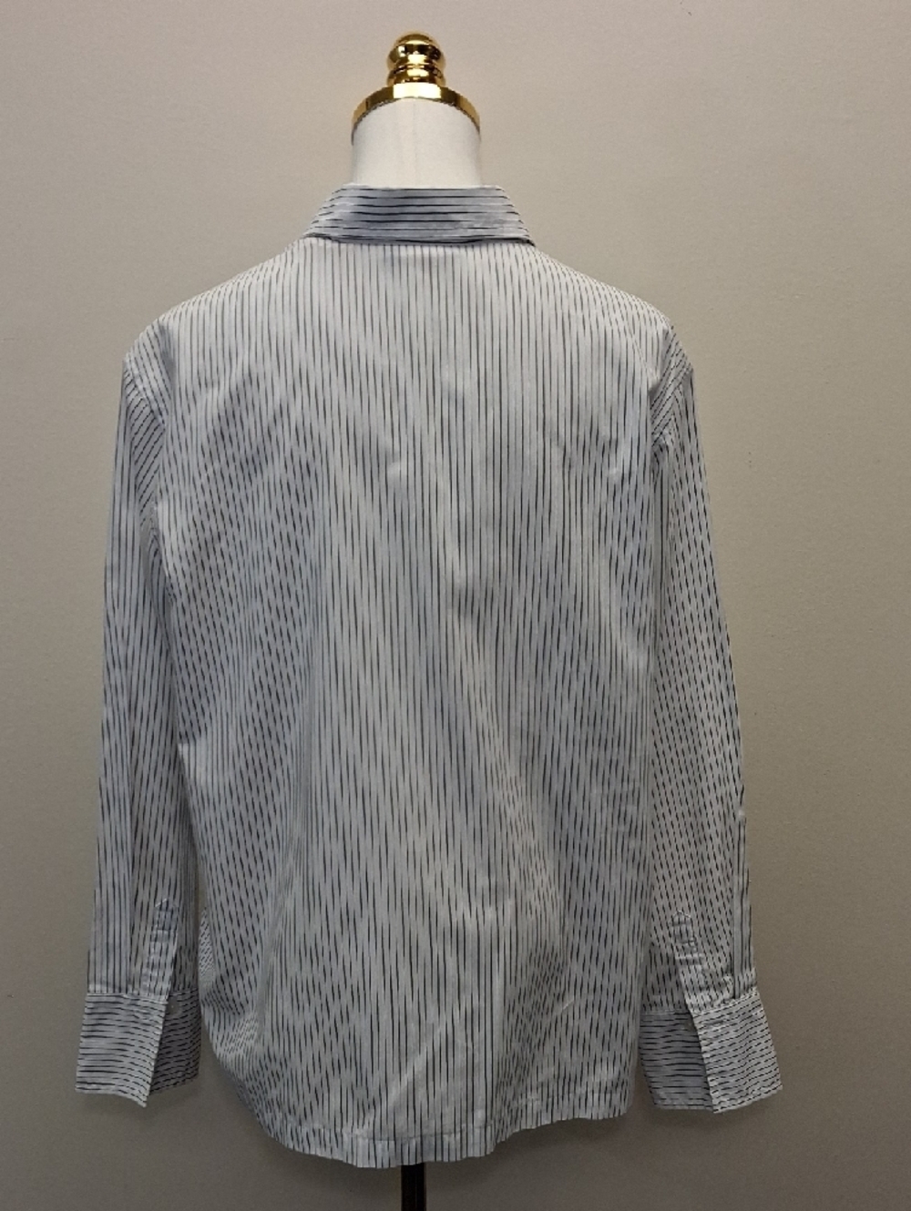 Las Olas White Pinstripe Tiger Embroidered Button Up Shirt Size Large - Picture 3 of 10